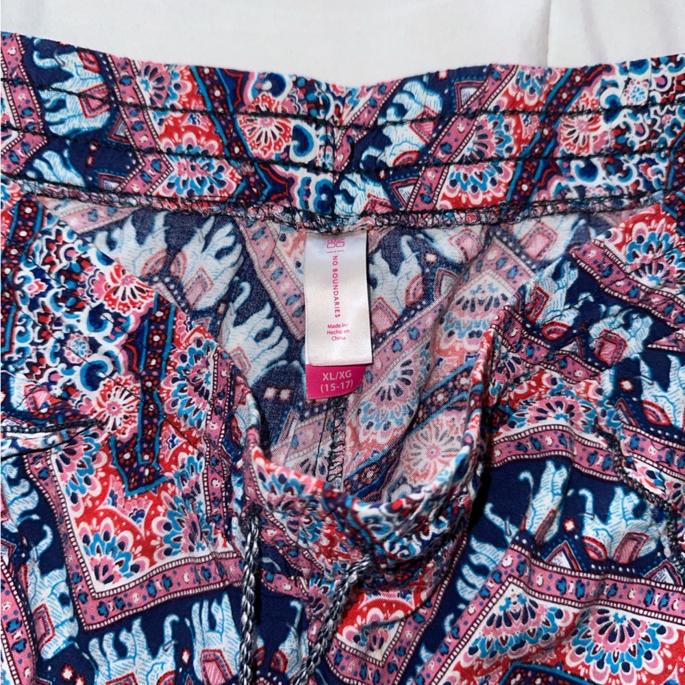 Flowy Shorts - Picture 2 of 3
